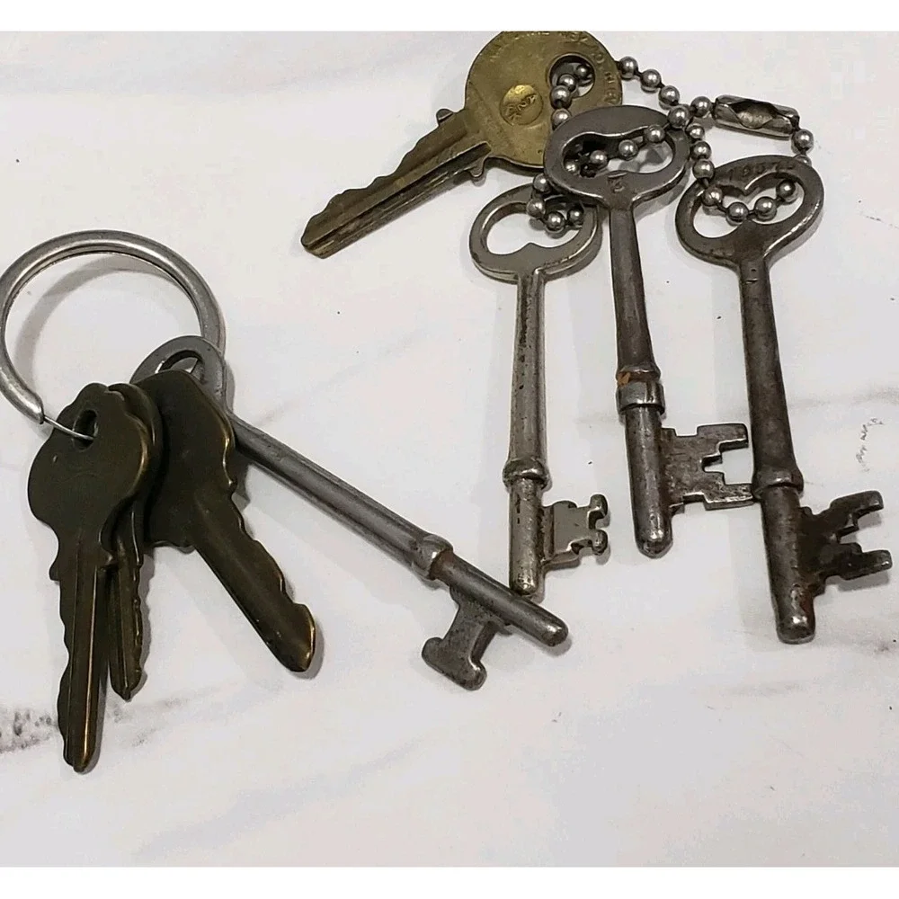 Lot 8 Antique Clover Bow Skeleton Keys Nickel Cabinet Keys 1890s-1920s janitor